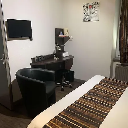 Отель Kyriad 3*