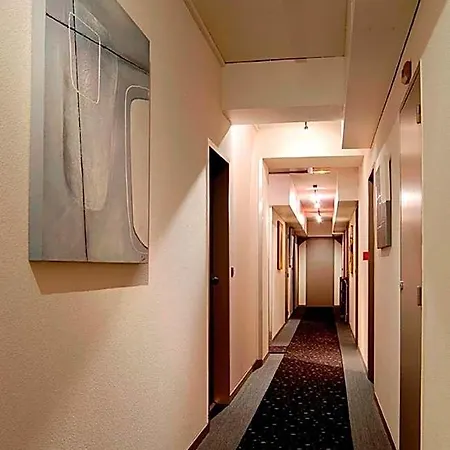 Kyriad Отель