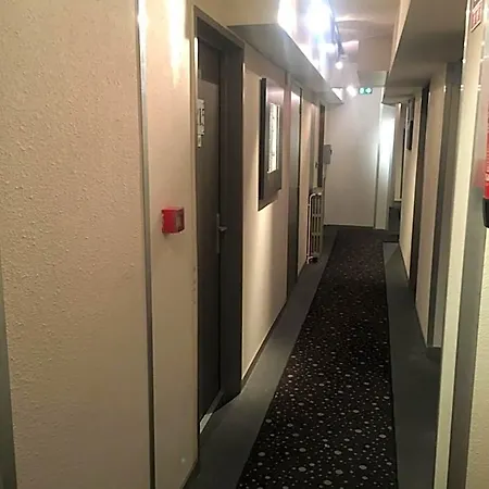 Отель Kyriad