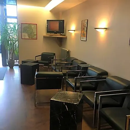 Отель Kyriad 3*