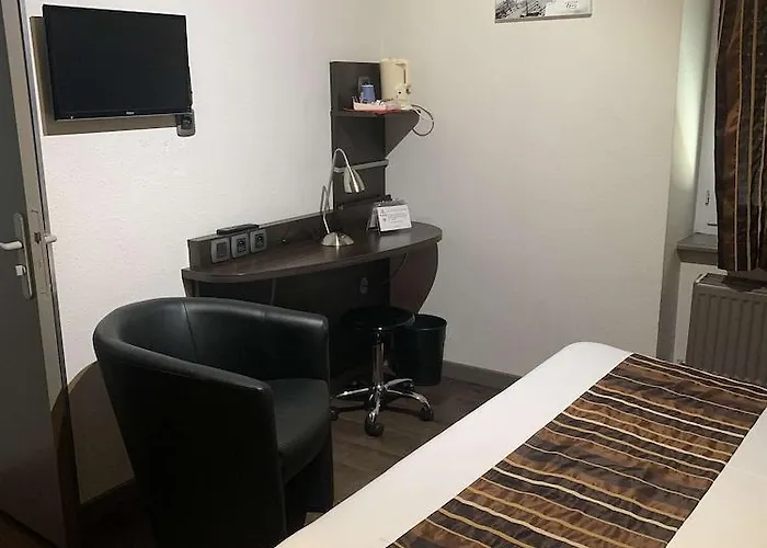 Отель Kyriad 3*