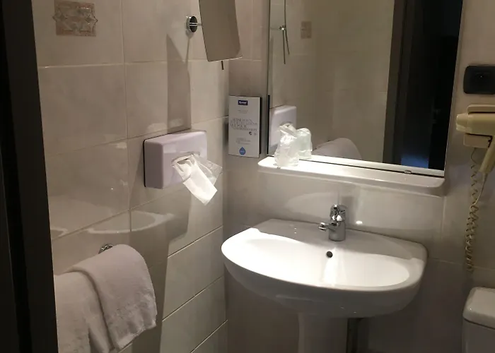 Отель Kyriad 3*